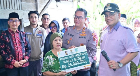 Mak Gambreng Akhirnya Miliki Rumah Layak Huni Setelah 30 Tahun Menanti